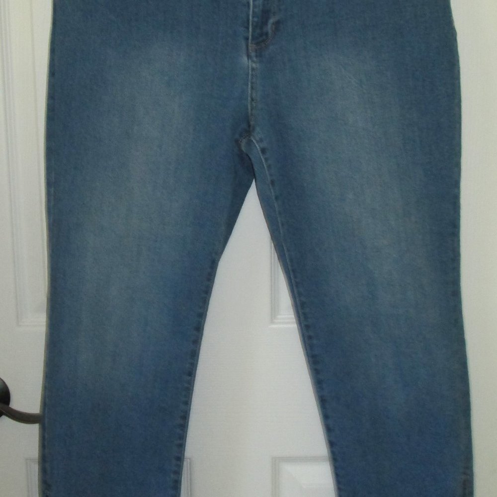SUSAN  GRAVER HIGH STRETCH 5 POCKET DENIM JEANS WITH ZIPPER DETAIL, SIZE 14P